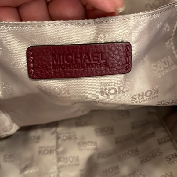 MICHAEL KORS -Jet Set Leather large tote in Claret red- NWT - Picture 5 of 12